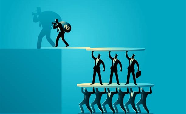 Pyramid scheme vs Ponzi scheme