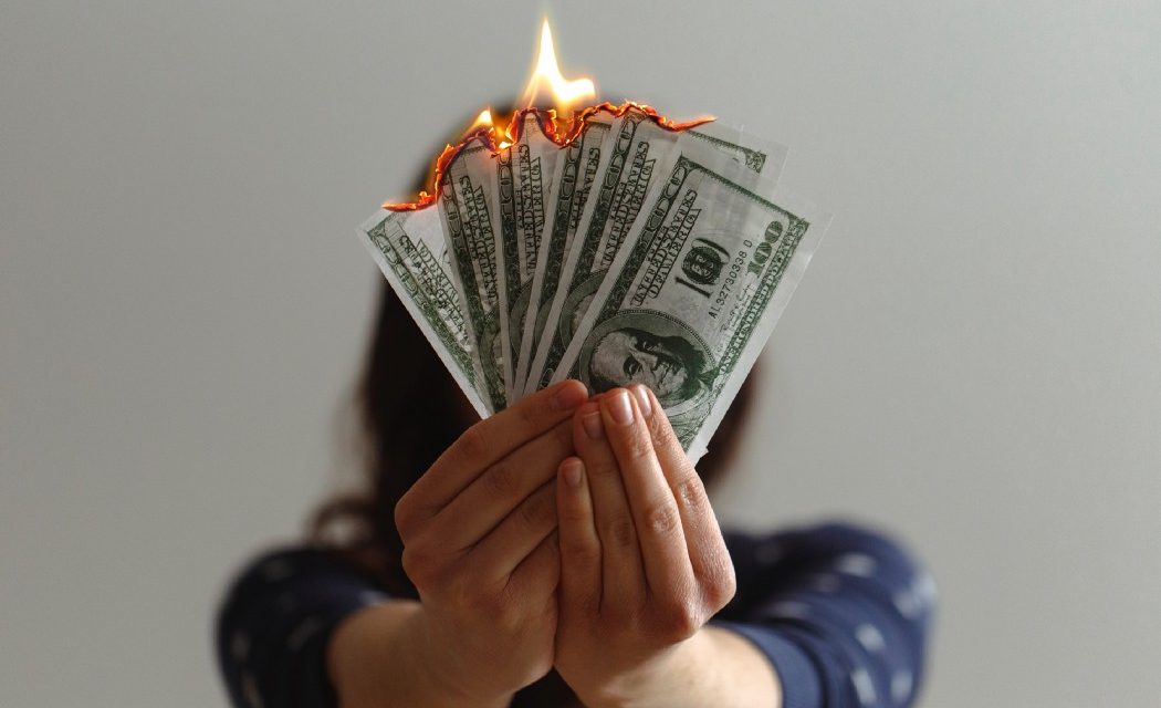 Bad money habits that hurt your finances